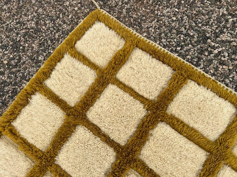Luxury Moroccan Mrirt Rug – Handmade High-Quality