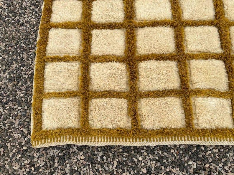 Luxury Moroccan Mrirt Rug – Handmade High-Quality